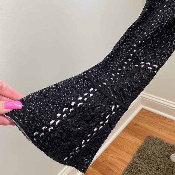 🌸NWT🌸 Saks Fifth Avenue sweater - Picture 3 of 9